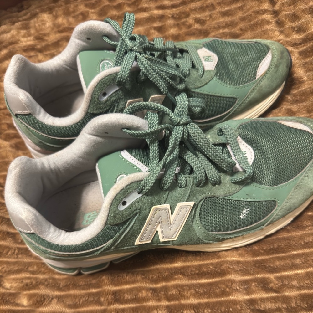 Green New balance 2002R